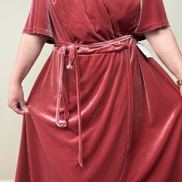 NWT DB Studio Elegant Velvet Wrap Dress in Blush - Picture 3 of 8